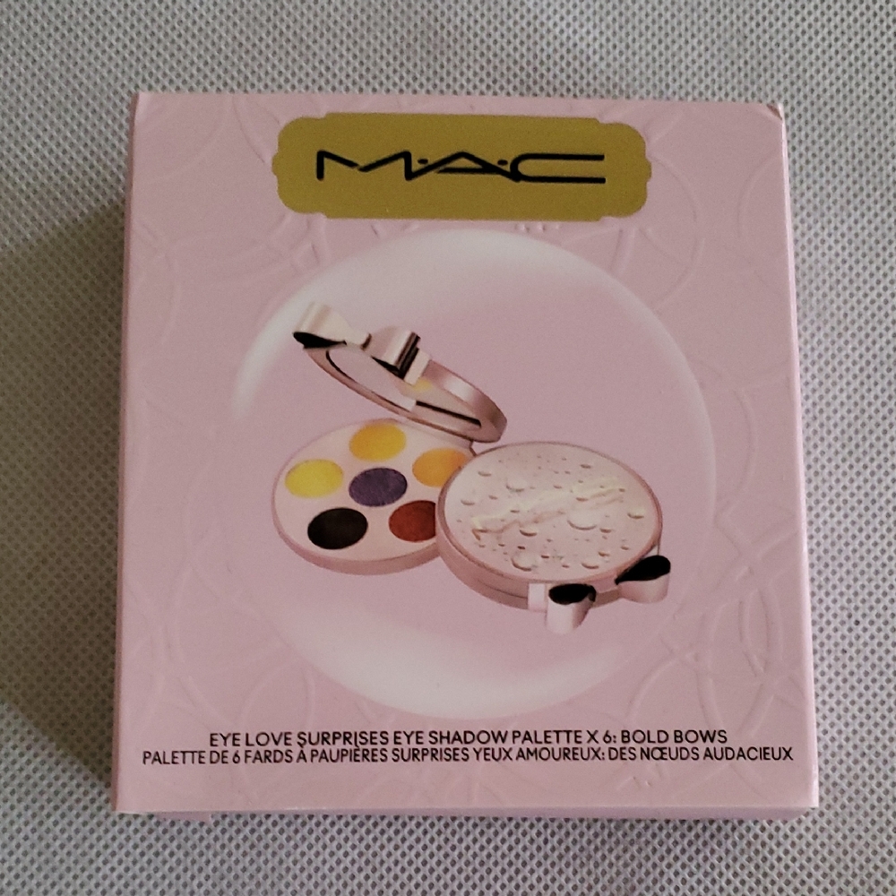 MAC Cosmetics Eye Love Surprises Palette - Bold Hues